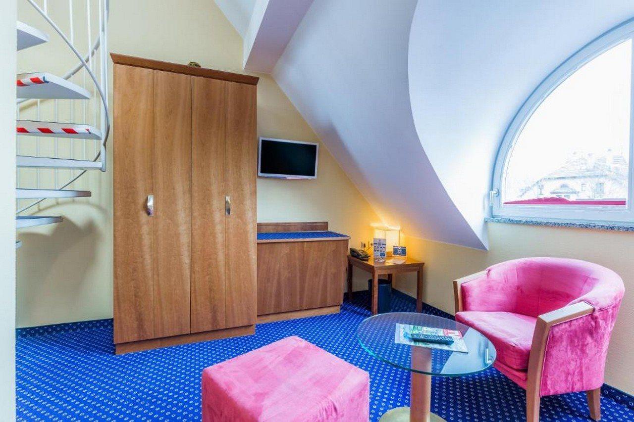 Hotel Am Schillerpark Esslingen am Neckar ภายนอก รูปภาพ