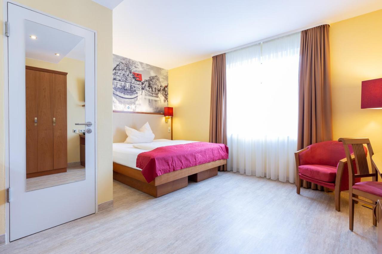Hotel Am Schillerpark Esslingen am Neckar ภายนอก รูปภาพ