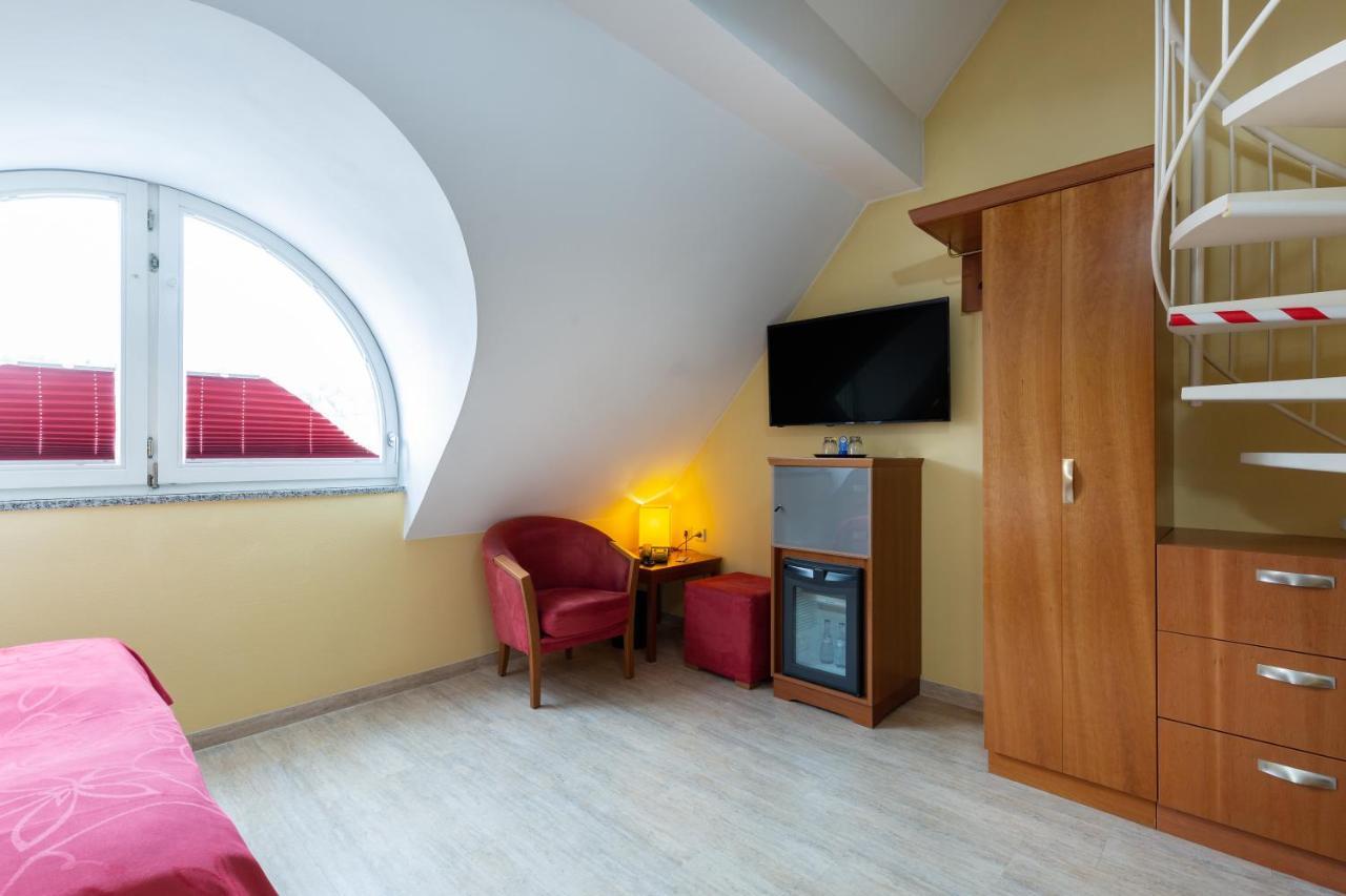 Hotel Am Schillerpark Esslingen am Neckar ภายนอก รูปภาพ