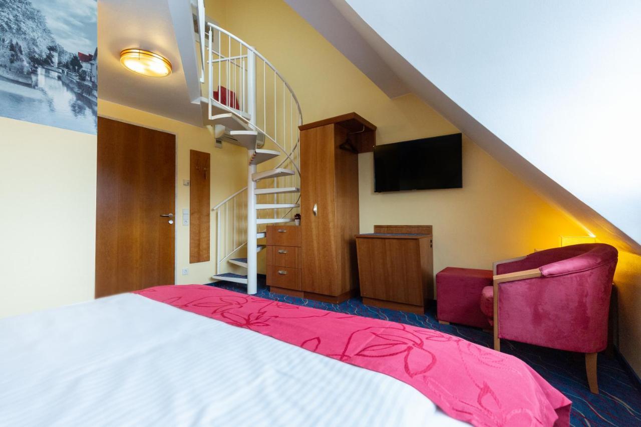 Hotel Am Schillerpark Esslingen am Neckar ภายนอก รูปภาพ