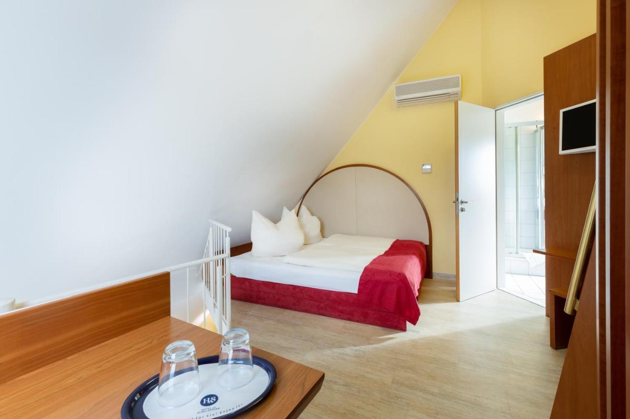 Hotel Am Schillerpark Esslingen am Neckar ภายนอก รูปภาพ