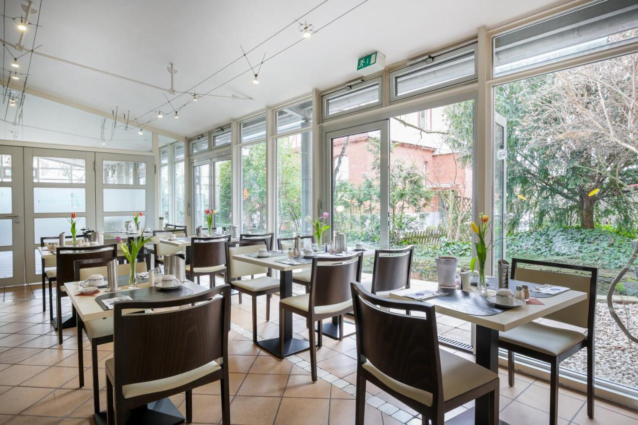 Hotel Am Schillerpark Esslingen am Neckar ภายนอก รูปภาพ