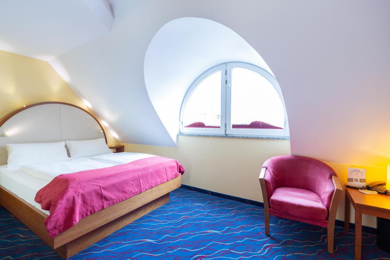 Hotel Am Schillerpark Esslingen am Neckar ภายนอก รูปภาพ