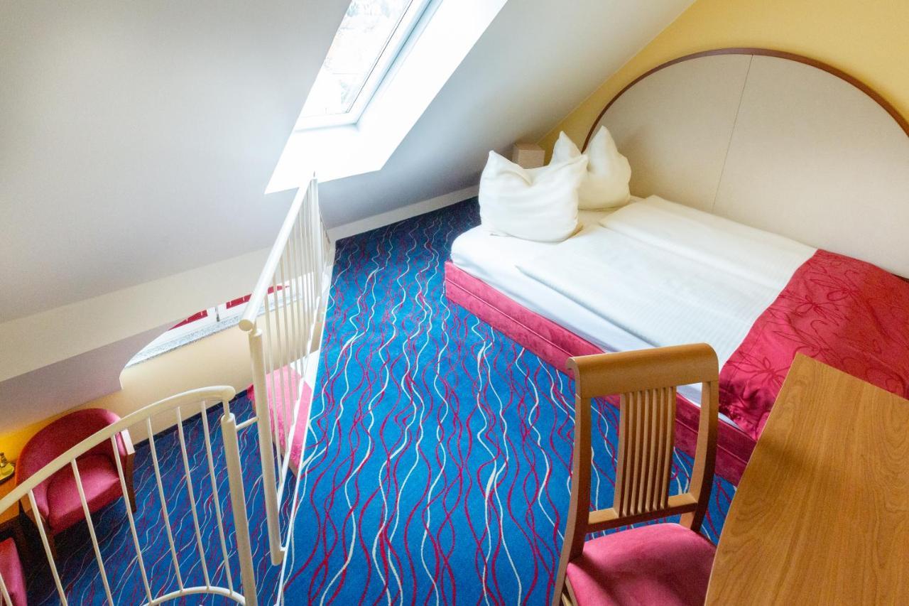 Hotel Am Schillerpark Esslingen am Neckar ภายนอก รูปภาพ