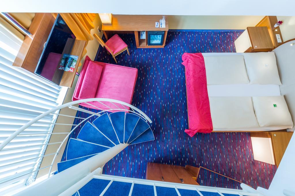 Hotel Am Schillerpark Esslingen am Neckar ภายนอก รูปภาพ