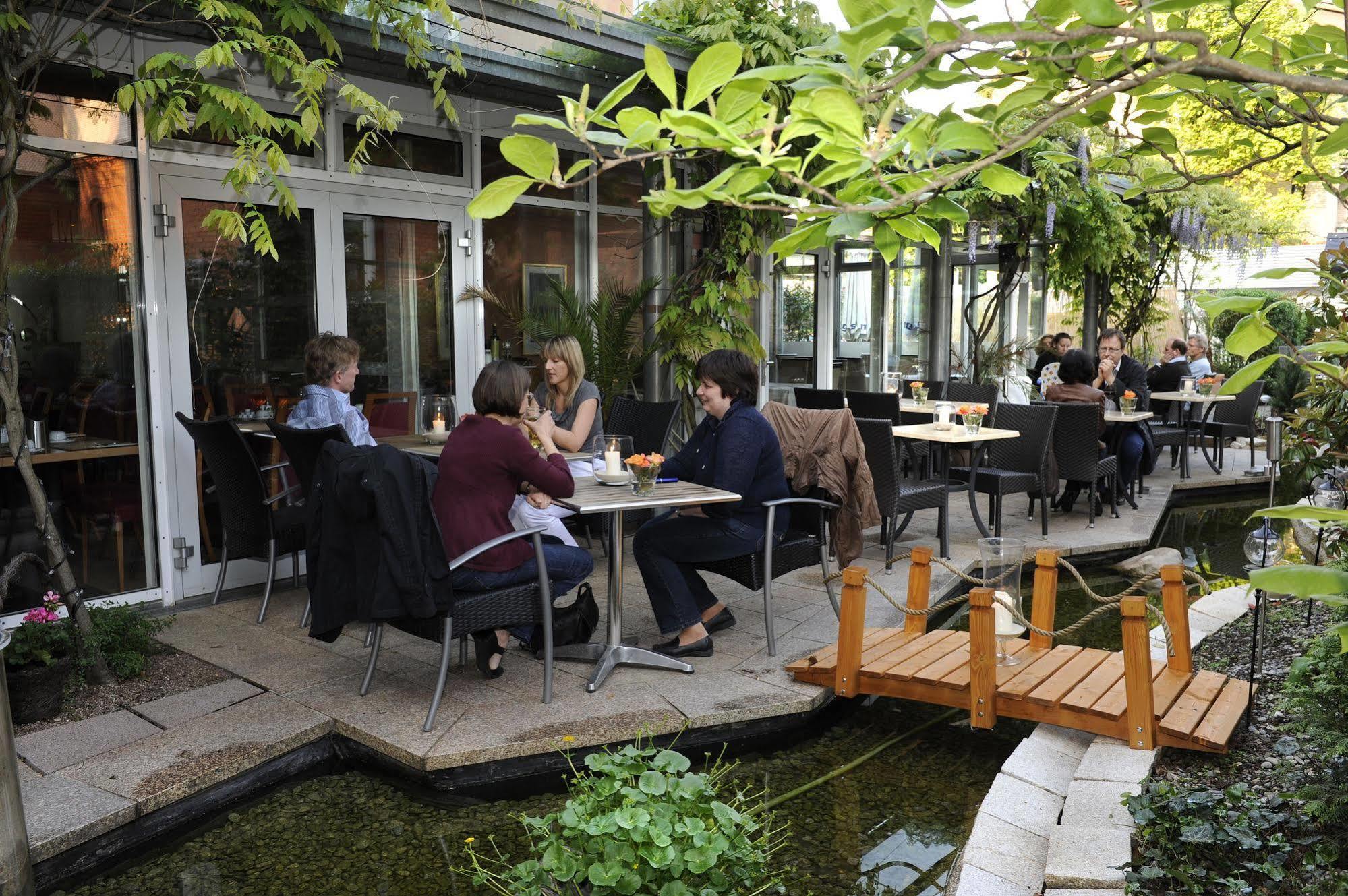 Hotel Am Schillerpark Esslingen am Neckar ภายนอก รูปภาพ