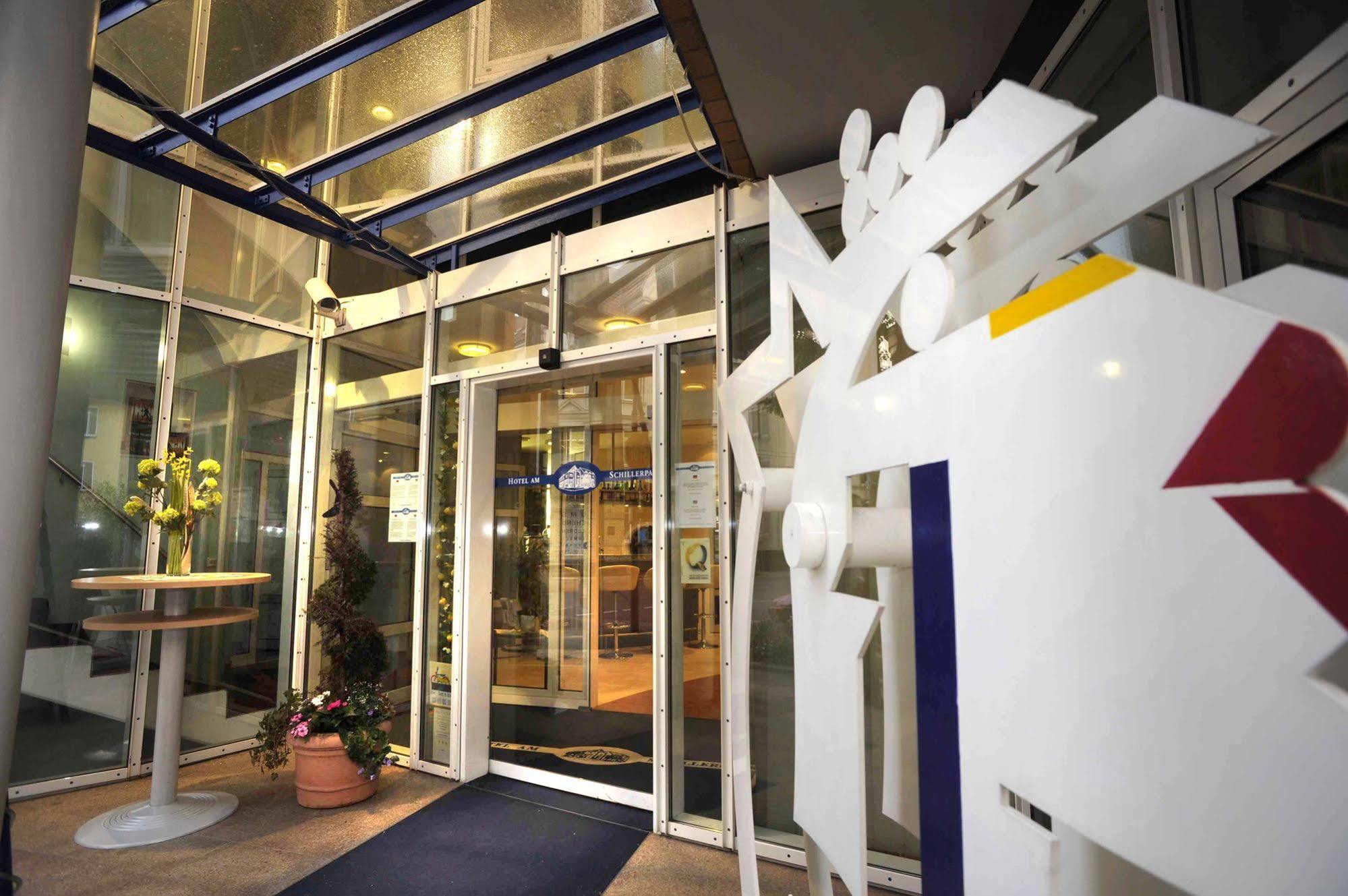 Hotel Am Schillerpark Esslingen am Neckar ภายนอก รูปภาพ